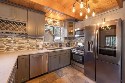 House, 3 Bedrooms | 1 bedroom, individually furnished, blackout drapes, free WiFi