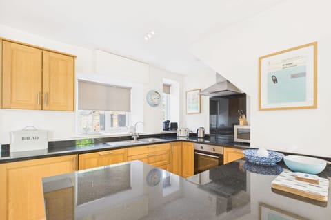 Dove Cottage, Warkworth - Host & Stay