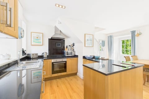 Dove Cottage, Warkworth - Host & Stay