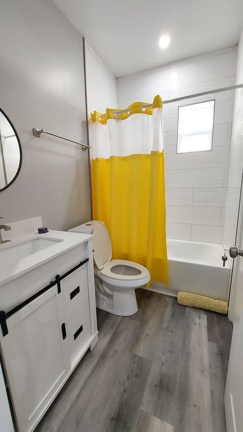 MASTER BDRM FULL BATHRM