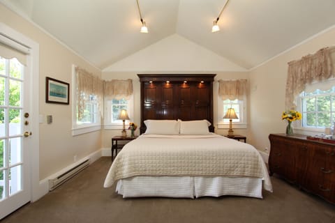 Room (Sunrise) | Premium bedding, individually decorated, individually furnished