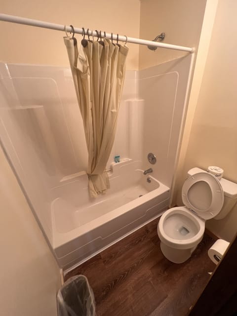 Standard Cabin | Bathroom | Free toiletries, towels