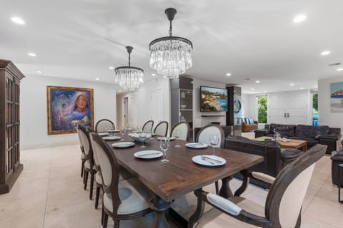 Dining Room With Seating for 10.