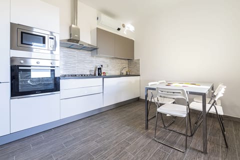 Apartment, 1 Bedroom, Sea View | Private kitchen | Fridge, microwave, oven, stovetop