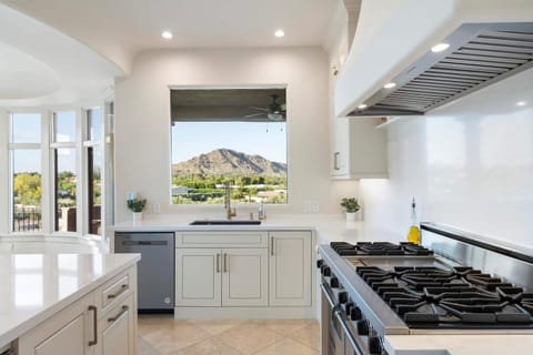 Dishes with this view ain't that bad