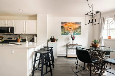 Kitchen with breakfast table