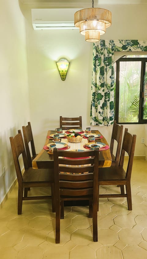 Dining table made of Parota wood for 6 people and A/C