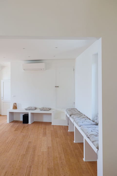 Autumn, Living Room, Spring, Summer