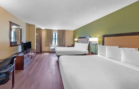 Studio, 2 Double Beds, Non Smoking | Desk, iron/ironing board, WiFi (free), bed sheets