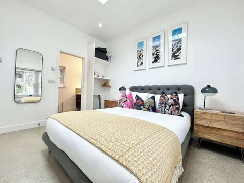 King size bedroom 