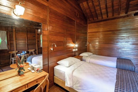 Family Double or Twin Room, Balcony, Garden View | Desk, laptop workspace, free WiFi