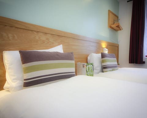 Standard Twin Room | Desk, blackout drapes, iron/ironing board, free WiFi