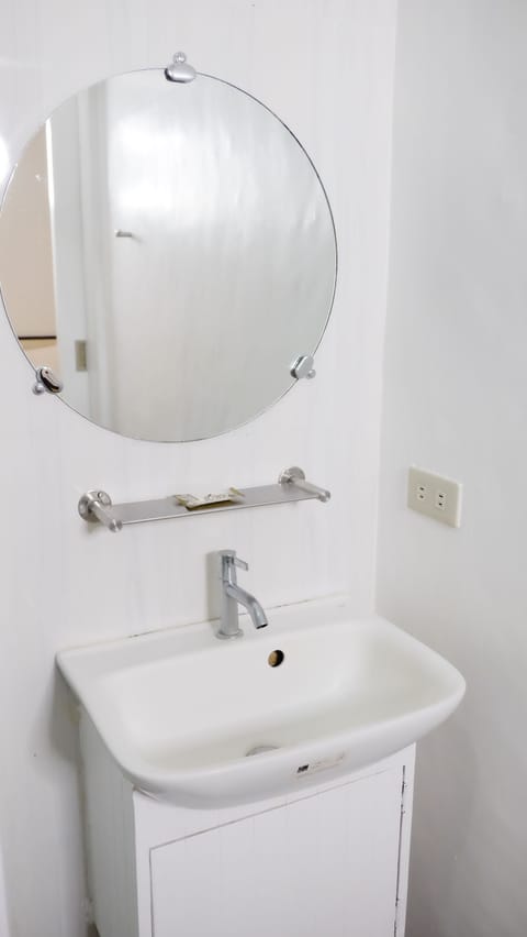 Standard Double Room, Non Smoking | Bathroom sink