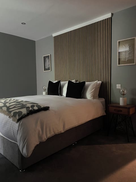 Deluxe Double Room | Desk, iron/ironing board, free WiFi