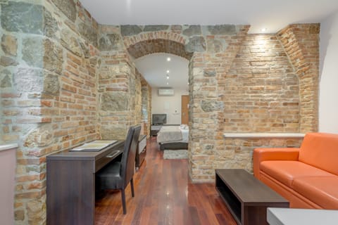 Deluxe Double Room | Premium bedding, minibar, in-room safe, desk