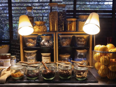 Daily buffet breakfast (EUR 18.90 per person)