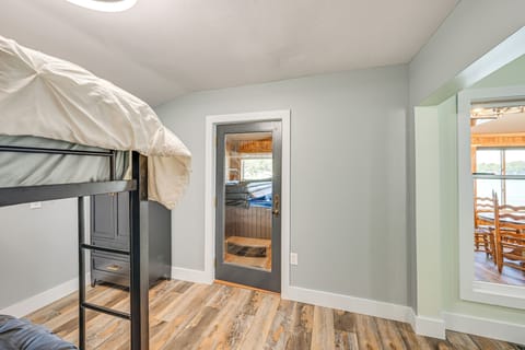 House (5 Bedrooms) | Interior