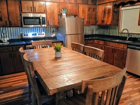 Family Apartment, Mountain View | Private kitchen | Mini-fridge, microwave, coffee/tea maker