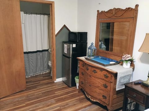 Honeymoon Double Room, Mountain View | Bathroom | Combined shower/tub, hair dryer, towels, soap