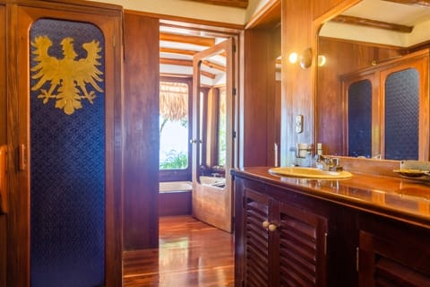 Superior Suite, 1 King Bed, Non Smoking, Lake View | Bathroom | Shower, rainfall showerhead, free toiletries, hair dryer