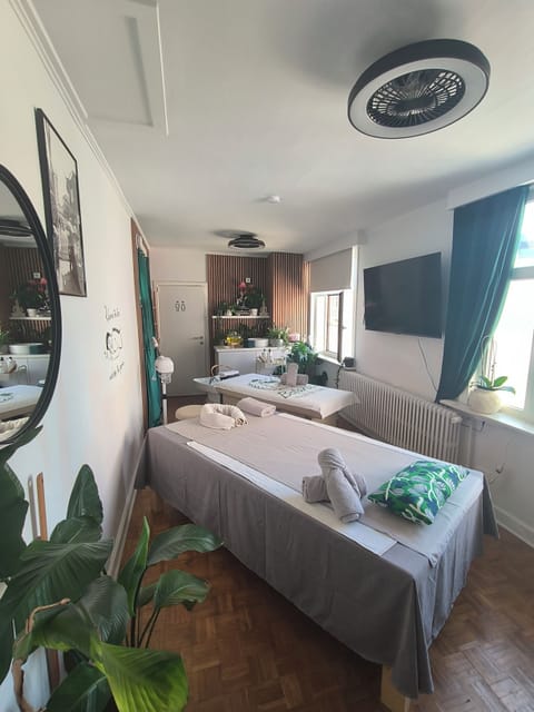 Hydrotherapy, aromatherapy, deep-tissue massages, Swedish massages