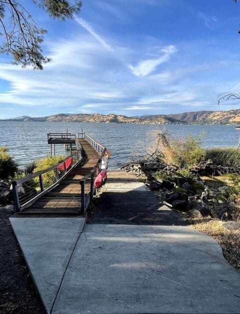 The lake access from the dock and small ramp.