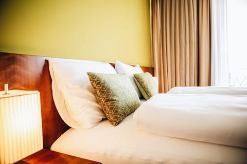 Suite | Desk, free WiFi