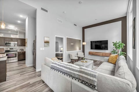 Spacious living room w/ queen size sectional sofabed