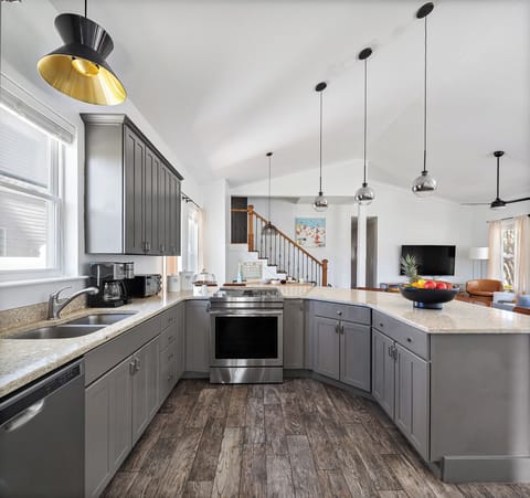 Fully equipped kitchen. (Tidal Wave)