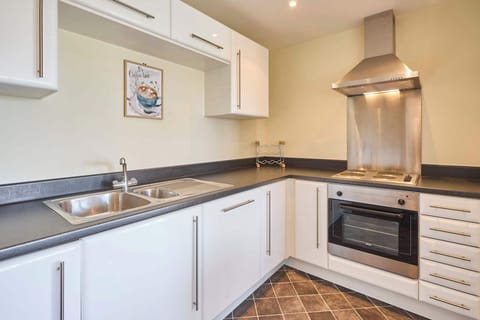 Newport House Apartment, Worcester - Host & Stay