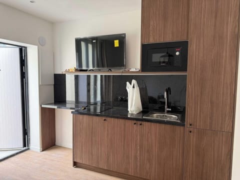 House | Private kitchen | Fridge, microwave, stovetop, electric kettle