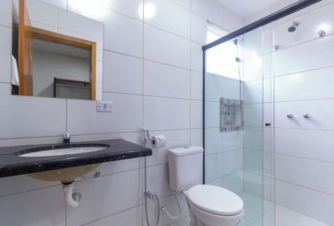Deluxe Triple Room, Balcony, City View | Bathroom | Shower, free toiletries, hair dryer, towels