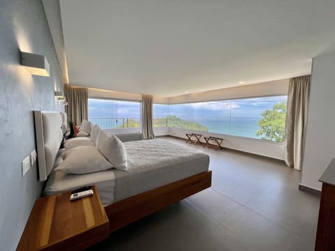 Corner Sunset Ocean View Room | Premium bedding, down comforters, in-room safe, desk