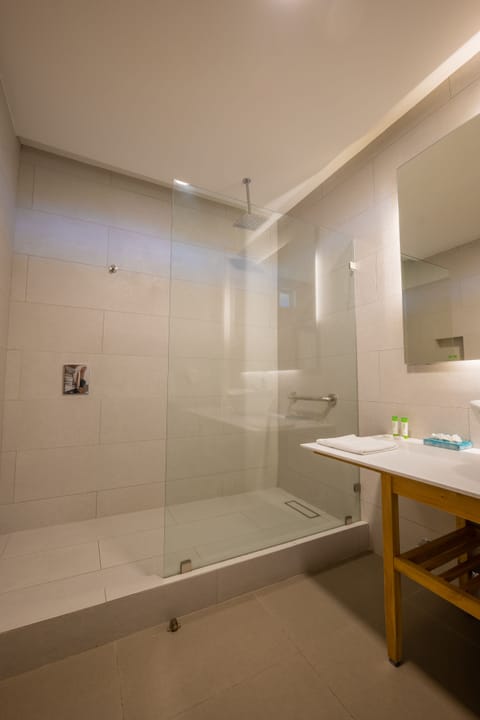 Superior Sunset Ocean View Room | Bathroom | Shower, rainfall showerhead, free toiletries, hair dryer