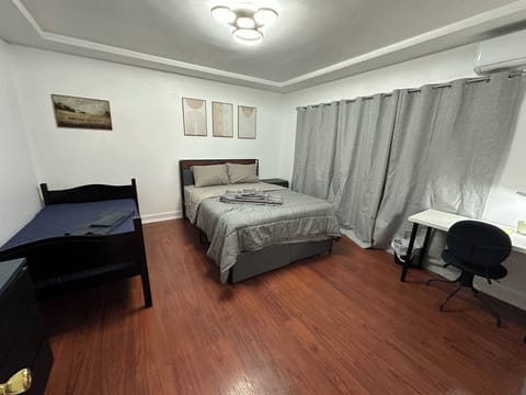 Room: one full size and one Twin size