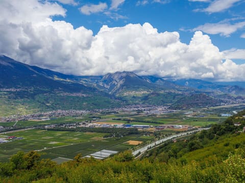 Mountainous Landforms, Mountain, Nature, Hill, Highland, Cloud, Natural Landscape, Mountain Range, Landscape, Ecoregion