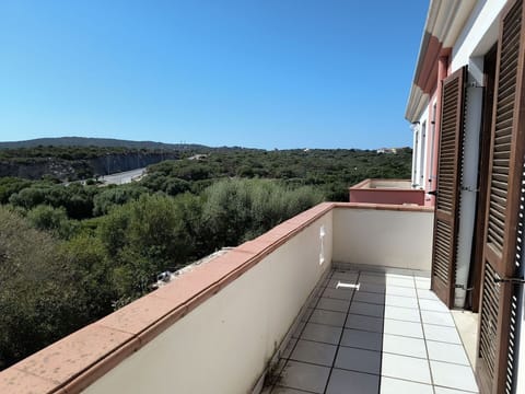 Wood Stain, Daylighting, Shade, Balcony