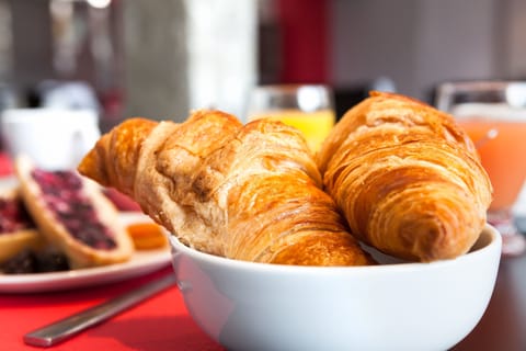 Daily buffet breakfast (EUR 11 per person)