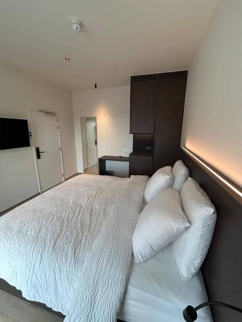 Comfort Double Room, Balcony | Premium bedding, minibar, in-room safe, desk