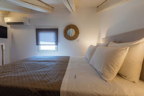 Classic Apartment, Kitchen, Courtyard Area | Iron/ironing board, free WiFi