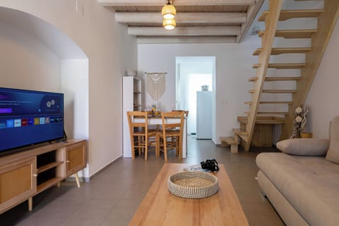 Classic Apartment, Kitchen, Courtyard Area | Living area