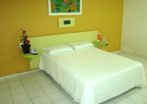 Double Room | Minibar, iron/ironing board, free WiFi