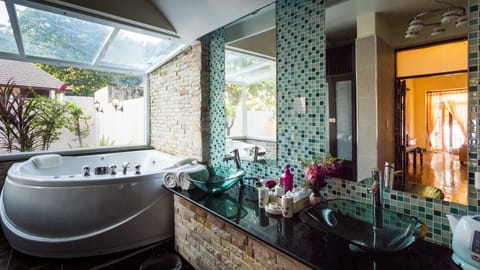 Pool Villa | Bathroom | Shower, free toiletries, hair dryer, towels