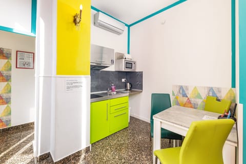 Studio (Medium Studio) | Private kitchen | Fridge, microwave, stovetop, electric kettle