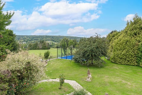 Jardin avec terrain de padel privé