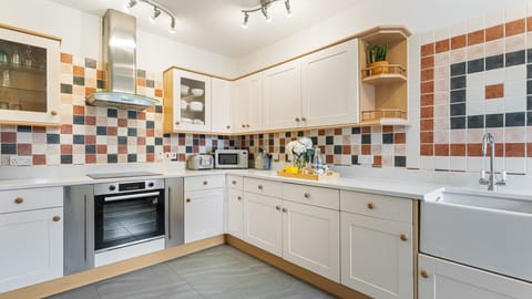 There is plenty of space to enjoy a glass of wine whilst you cook