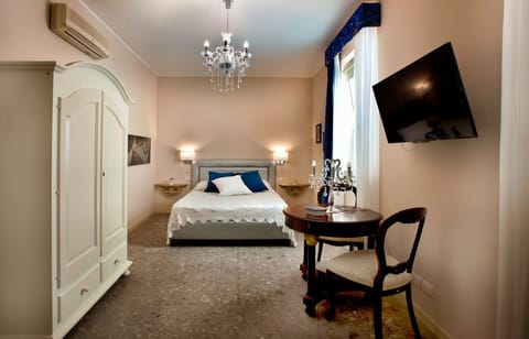 Standard Double Room, 1 Double Bed | Premium bedding, down comforters, minibar, in-room safe