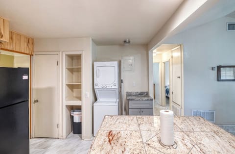 Washer / Dryer available