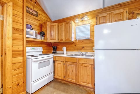 Fully stocked kitchen (no food or spices)