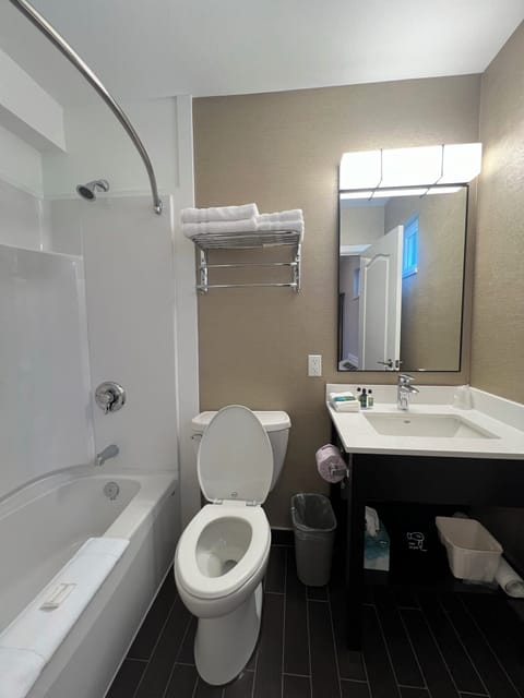 Deluxe Room, 2 Queen Beds, Kitchenette | Bathroom | Combined shower/tub, free toiletries, hair dryer, towels